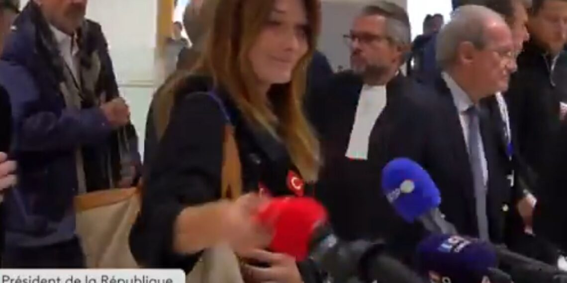 Carla Bruni micro Mediapart