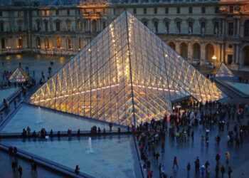 Louvre hausse billet