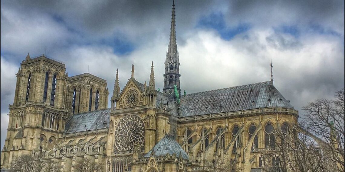 Claire Tabouret Notre-Dame